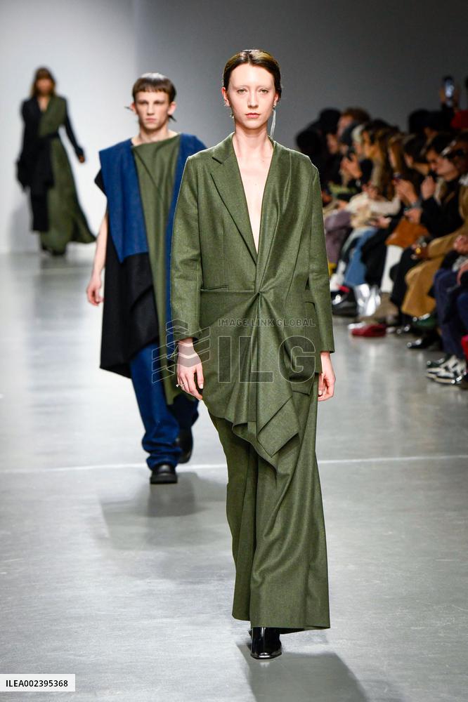 PFW - Mossi Runway