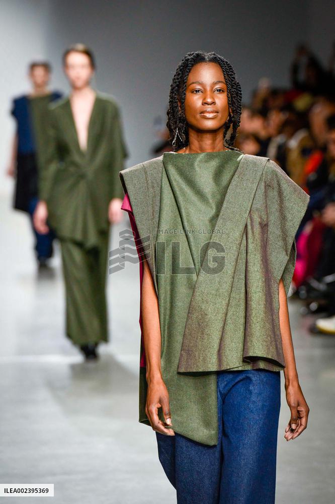 PFW - Mossi Runway