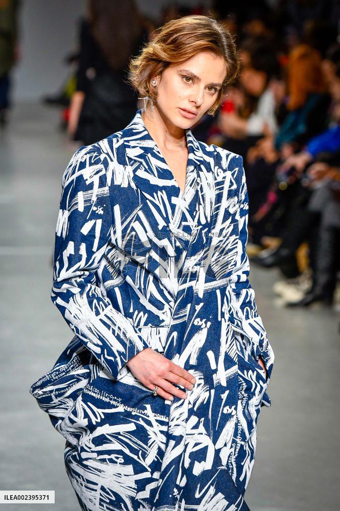 PFW - Mossi Runway