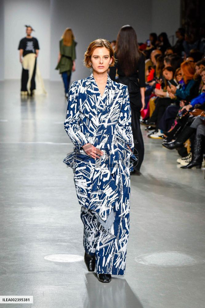 PFW - Mossi Runway