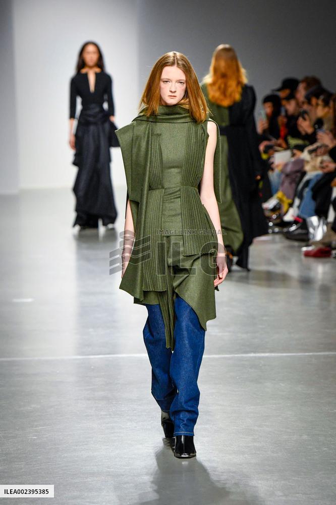 PFW - Mossi Runway