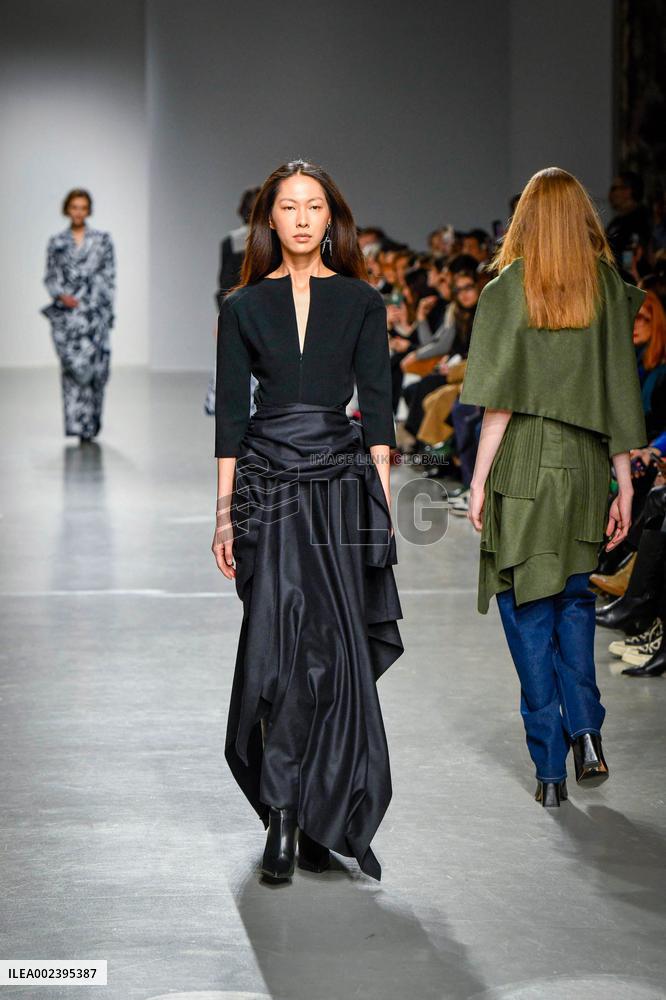 PFW - Mossi Runway