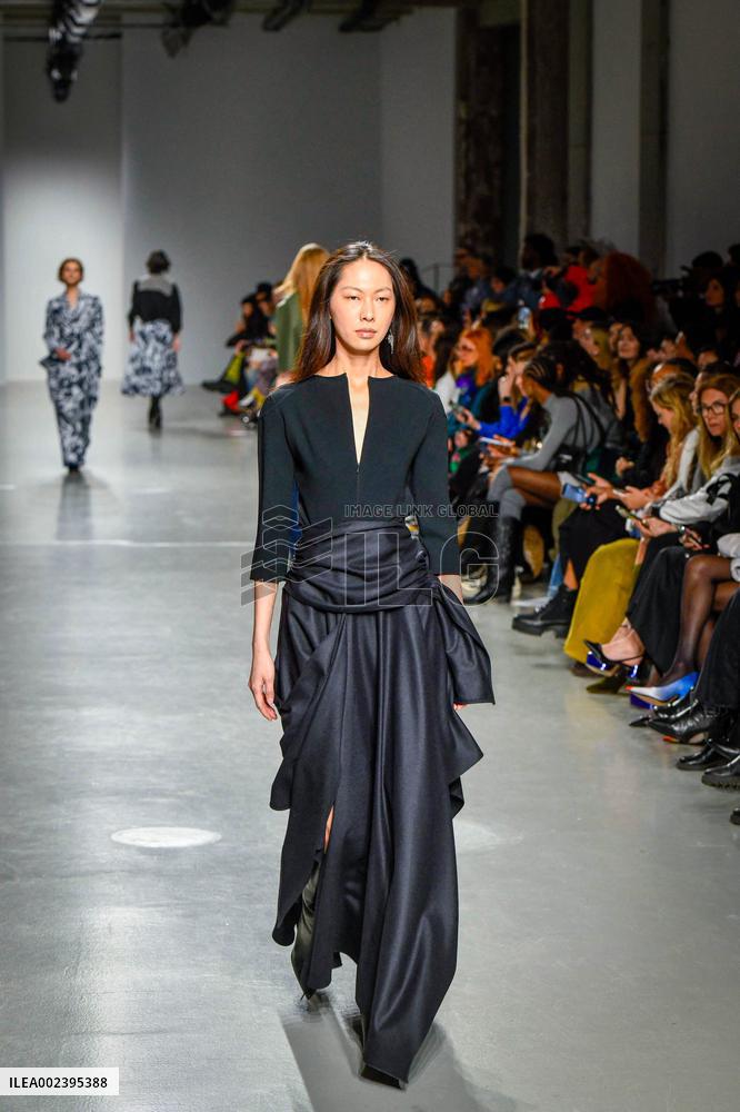 PFW - Mossi Runway