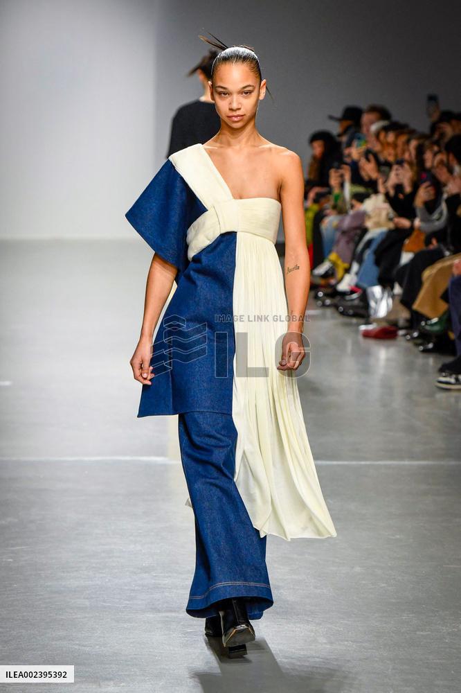 PFW - Mossi Runway