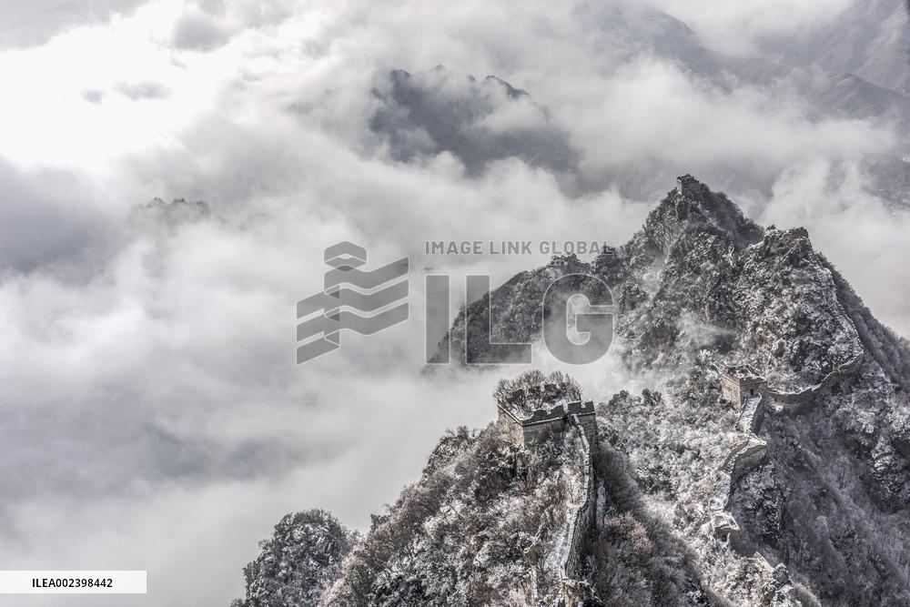 Get a grand view of a sea of clouds when climb to the top of the China's Jiankou Great Wall