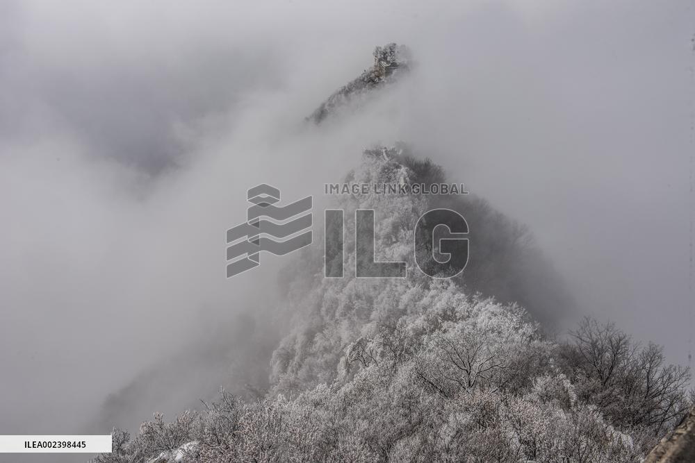 Get a grand view of a sea of clouds when climb to the top of the China's Jiankou Great Wall