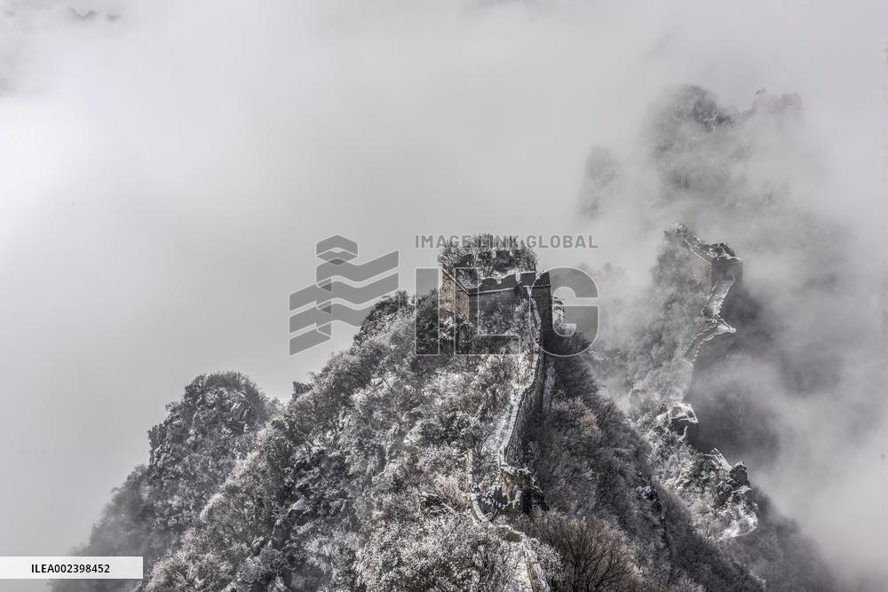 Get a grand view of a sea of clouds when climb to the top of the China's Jiankou Great Wall