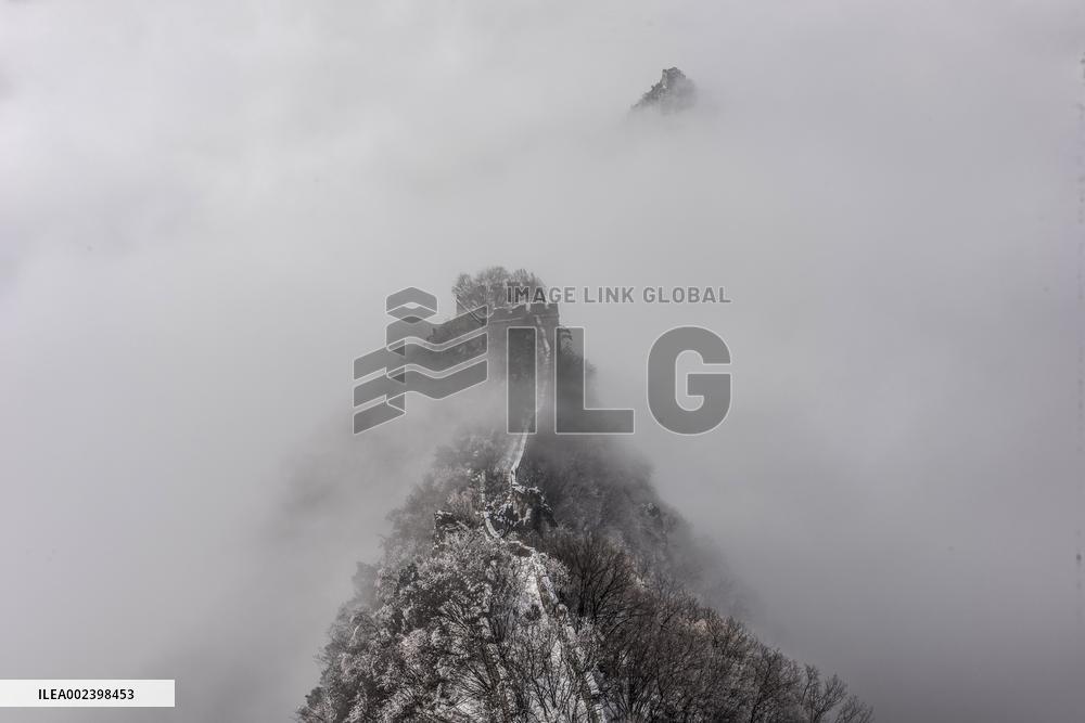 Get a grand view of a sea of clouds when climb to the top of the China's Jiankou Great Wall