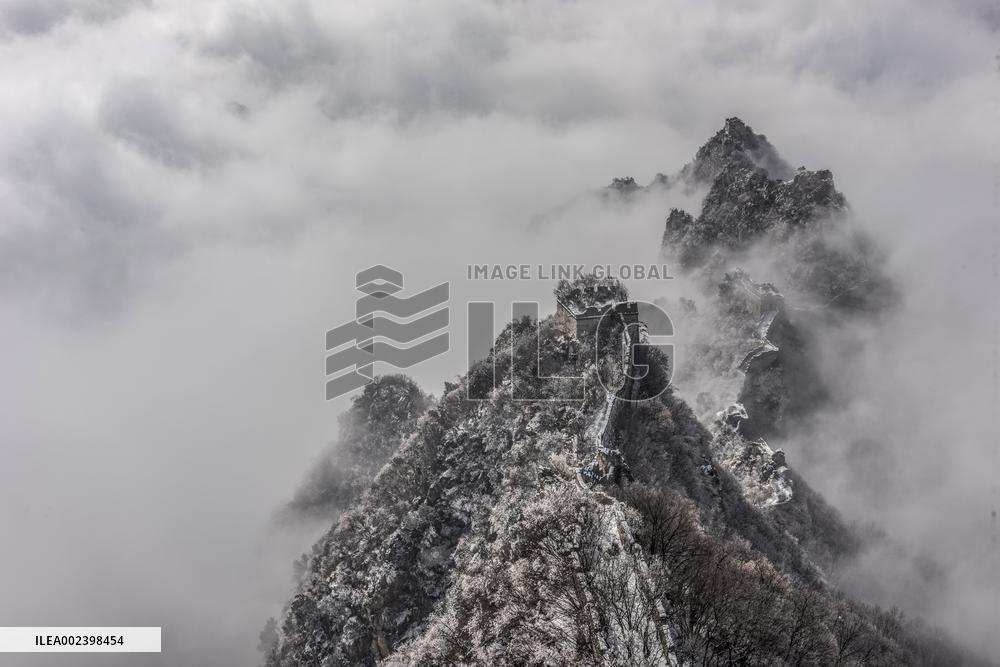 Get a grand view of a sea of clouds when climb to the top of the China's Jiankou Great Wall