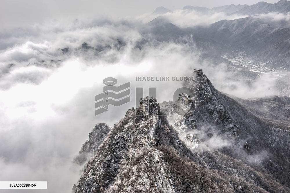 Get a grand view of a sea of clouds when climb to the top of the China's Jiankou Great Wall