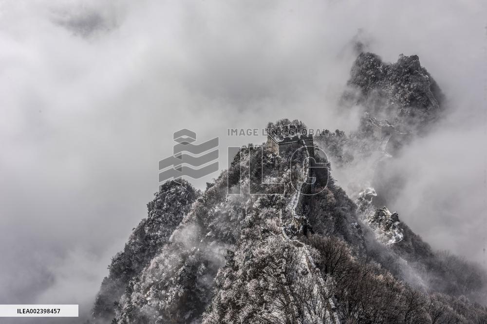 Get a grand view of a sea of clouds when climb to the top of the China's Jiankou Great Wall