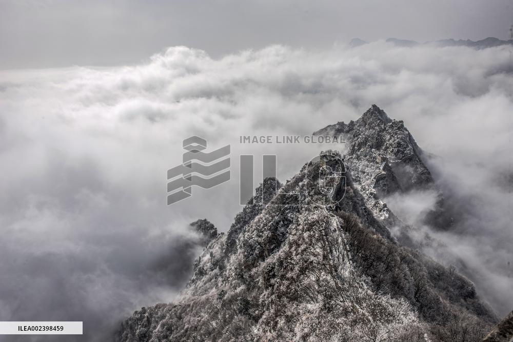Get a grand view of a sea of clouds when climb to the top of the China's Jiankou Great Wall