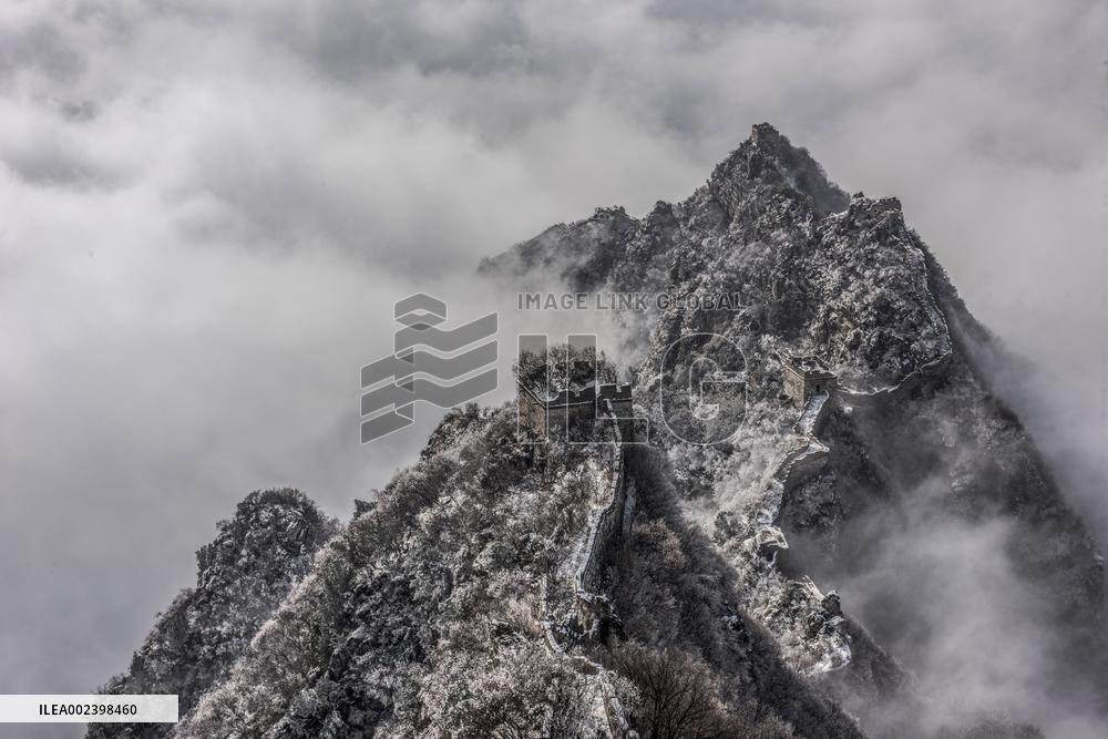 Get a grand view of a sea of clouds when climb to the top of the China's Jiankou Great Wall