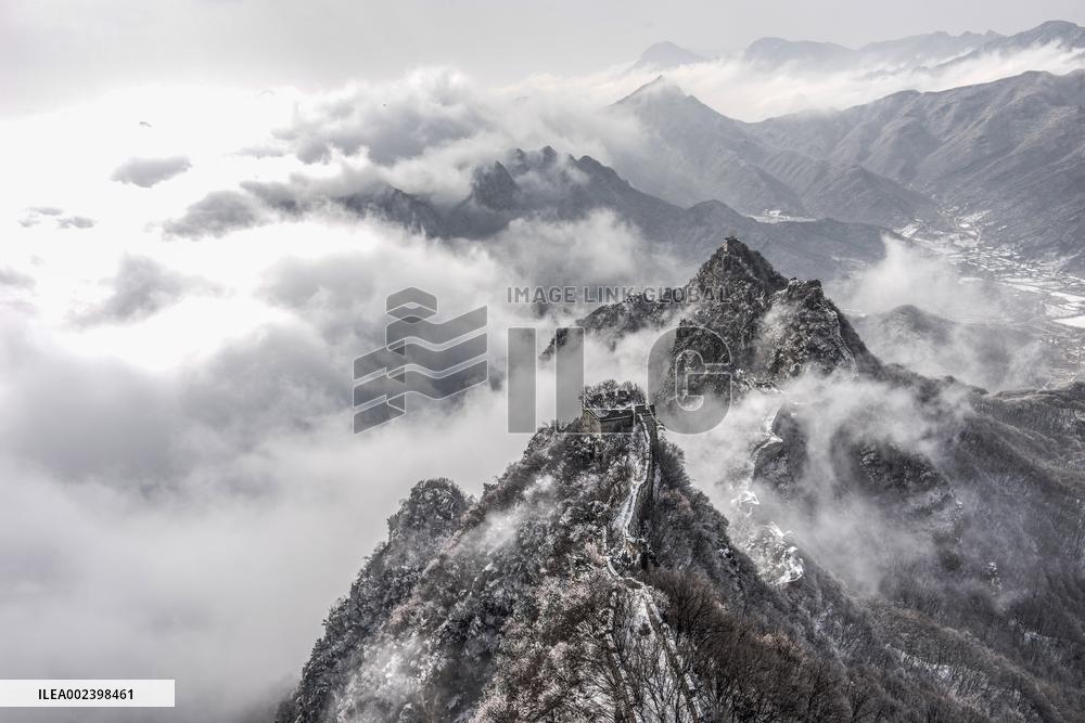 Get a grand view of a sea of clouds when climb to the top of the China's Jiankou Great Wall