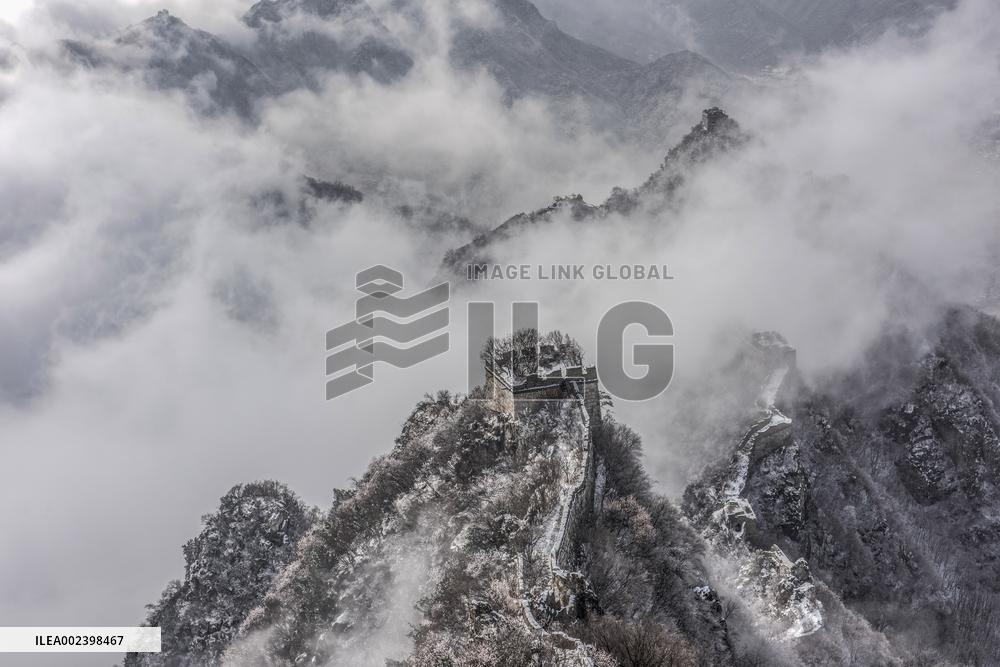 Get a grand view of a sea of clouds when climb to the top of the China's Jiankou Great Wall