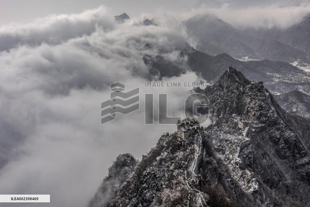 Get a grand view of a sea of clouds when climb to the top of the China's Jiankou Great Wall