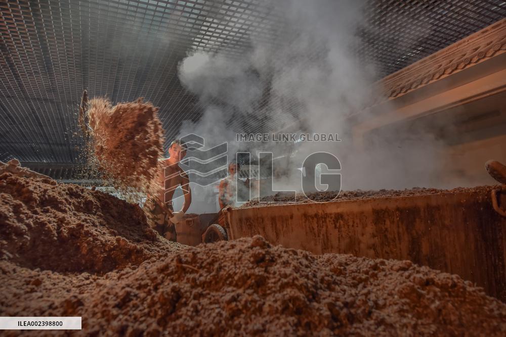 Liquor-making craft of China's Liaoyuan Longquan Distillery Co.