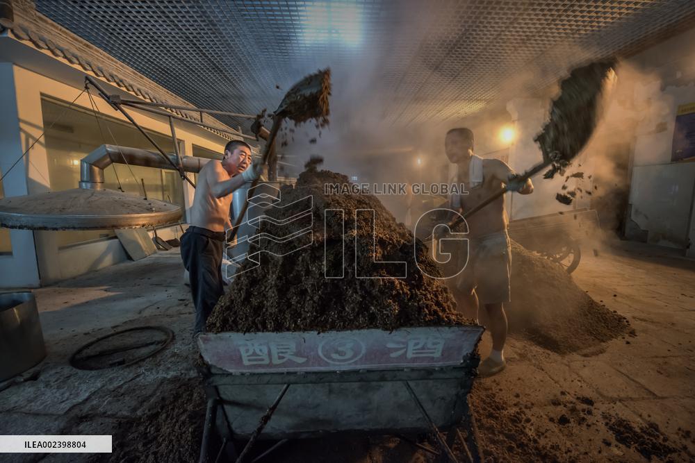 Liquor-making craft of China's Liaoyuan Longquan Distillery Co.