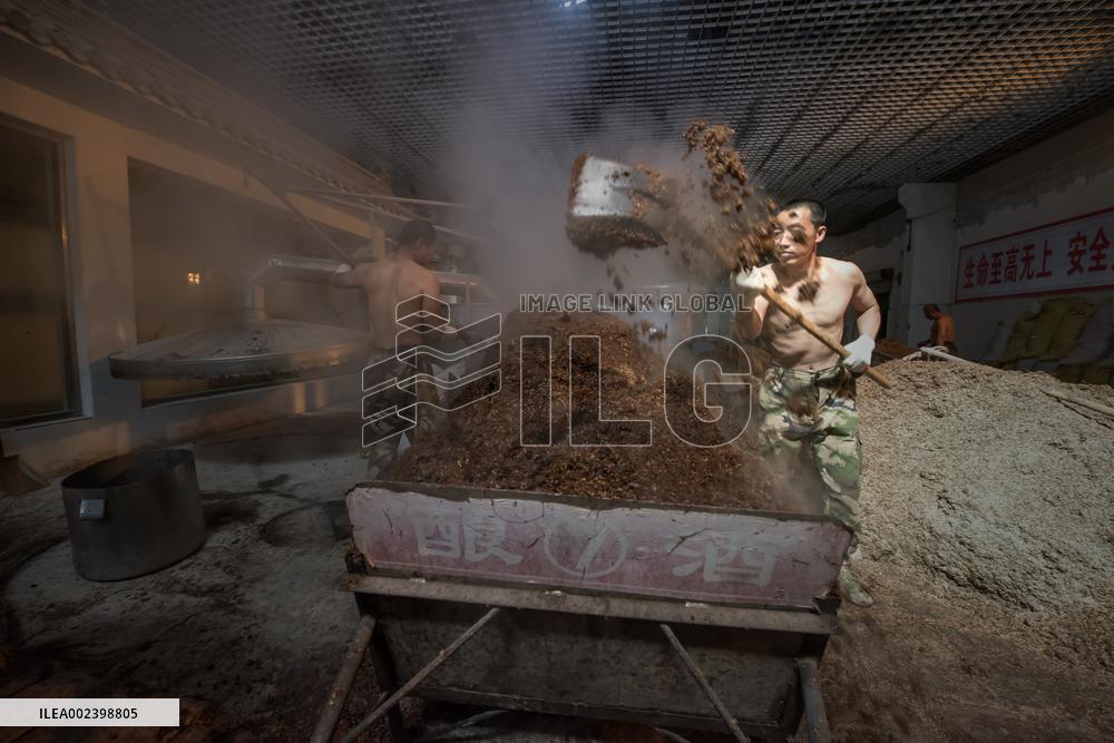 Liquor-making craft of China's Liaoyuan Longquan Distillery Co.