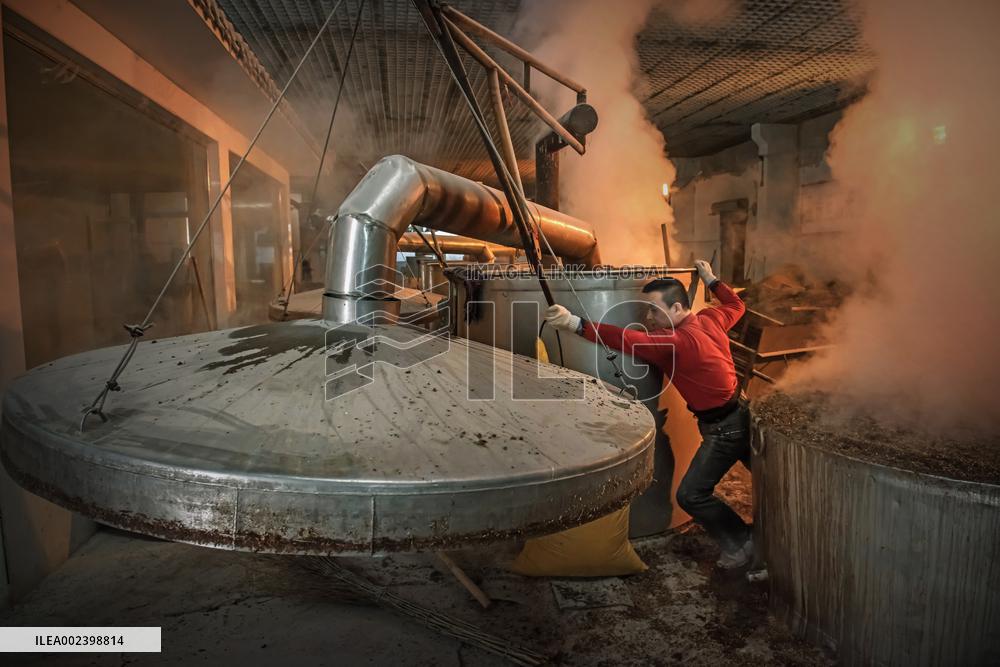 Liquor-making craft of China's Liaoyuan Longquan Distillery Co.