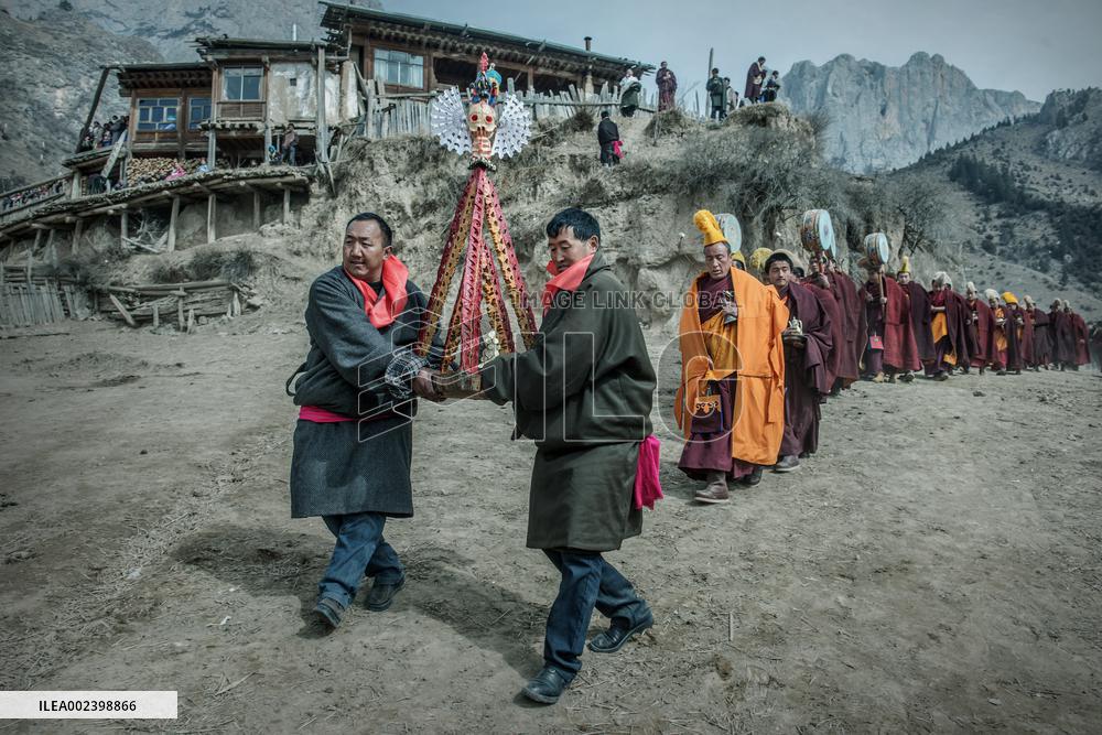 Buddhist ceremony in Zhagana