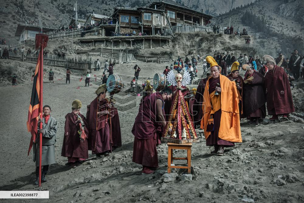 Buddhist ceremony in Zhagana