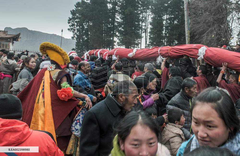 People Worship with a giant thangka at Langmu Temple, China