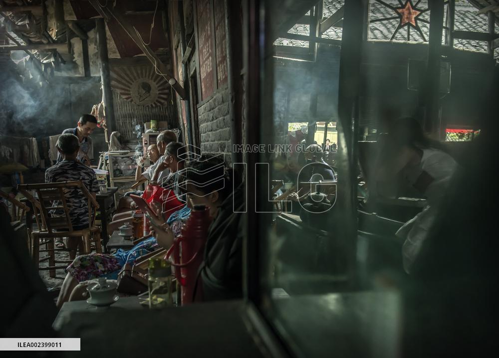 Photo Essay: The Old Teahouse in Pengzhen Town, Chengdu, China