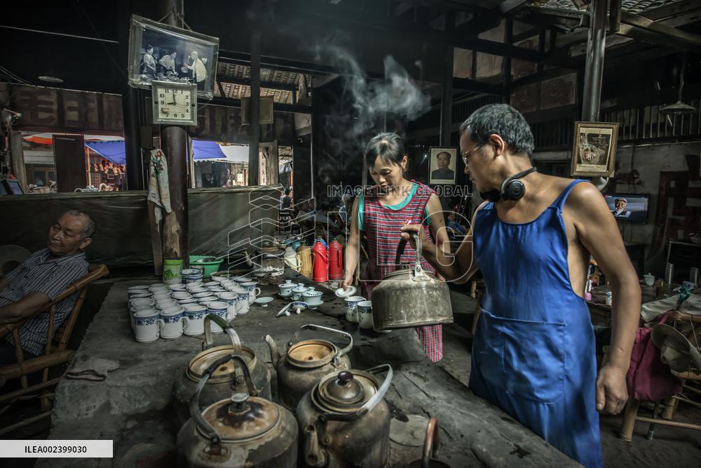 Photo Essay: The Old Teahouse in Pengzhen Town, Chengdu, China