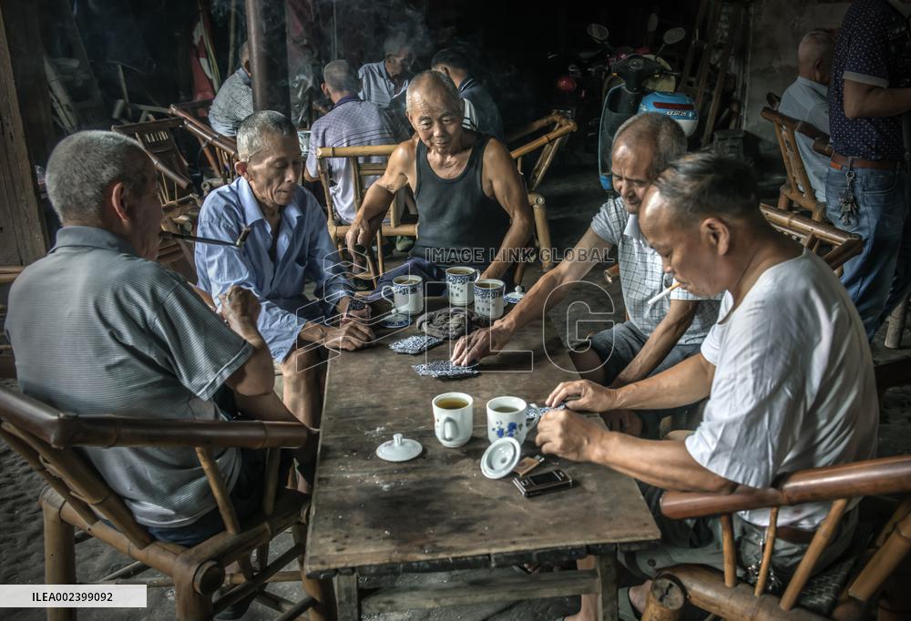 Photo Essay: The Old Teahouse in Pengzhen Town, Chengdu, China
