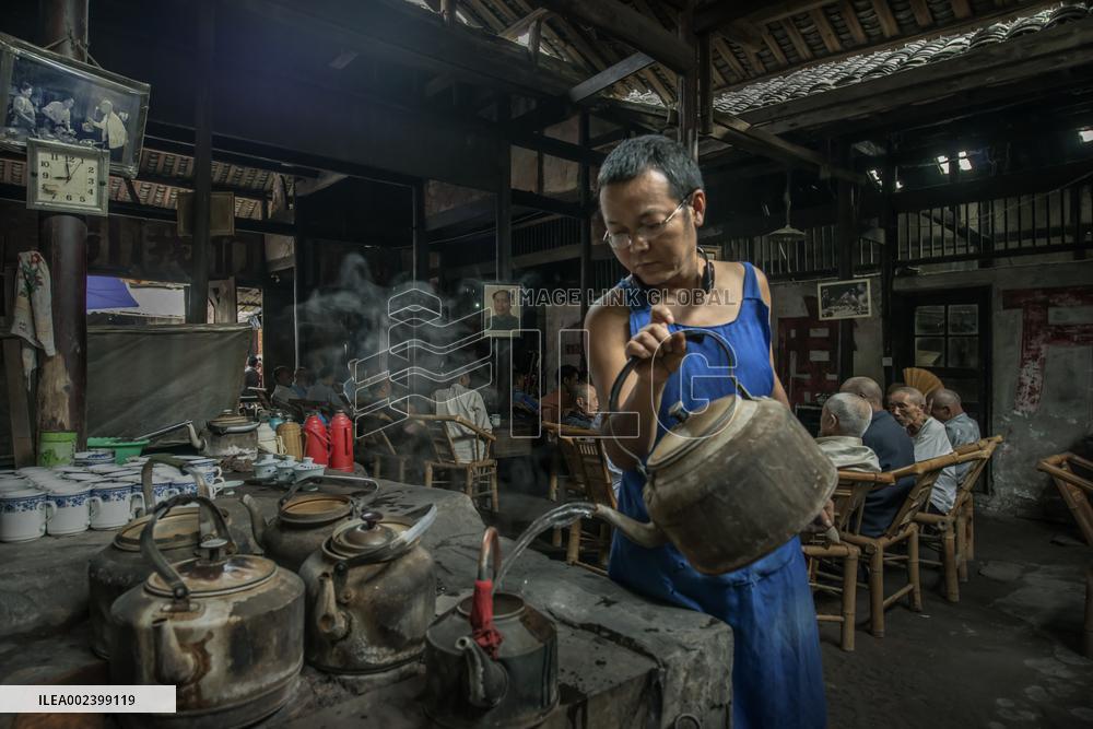 Photo Essay: The Old Teahouse in Pengzhen Town, Chengdu, China