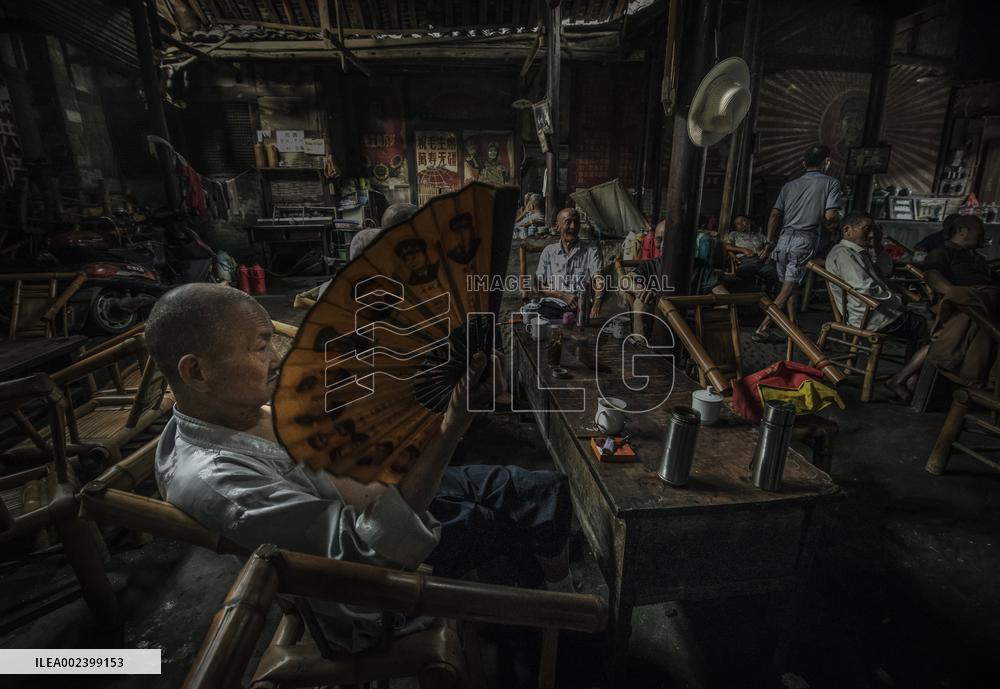 Photo Essay: The Old Teahouse in Pengzhen Town, Chengdu, China