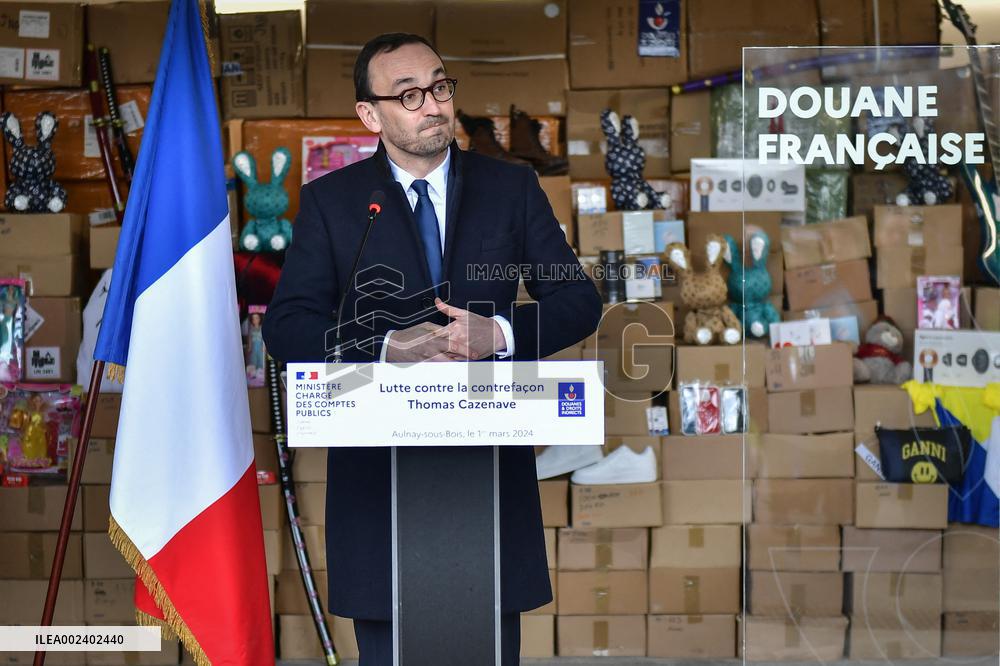 Thomas Cazenave Visits The Interior Surveillance Brigade - Aulnay-Sous-Bois