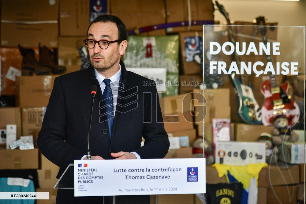 Thomas Cazenave Visits The Interior Surveillance Brigade - Aulnay-Sous-Bois