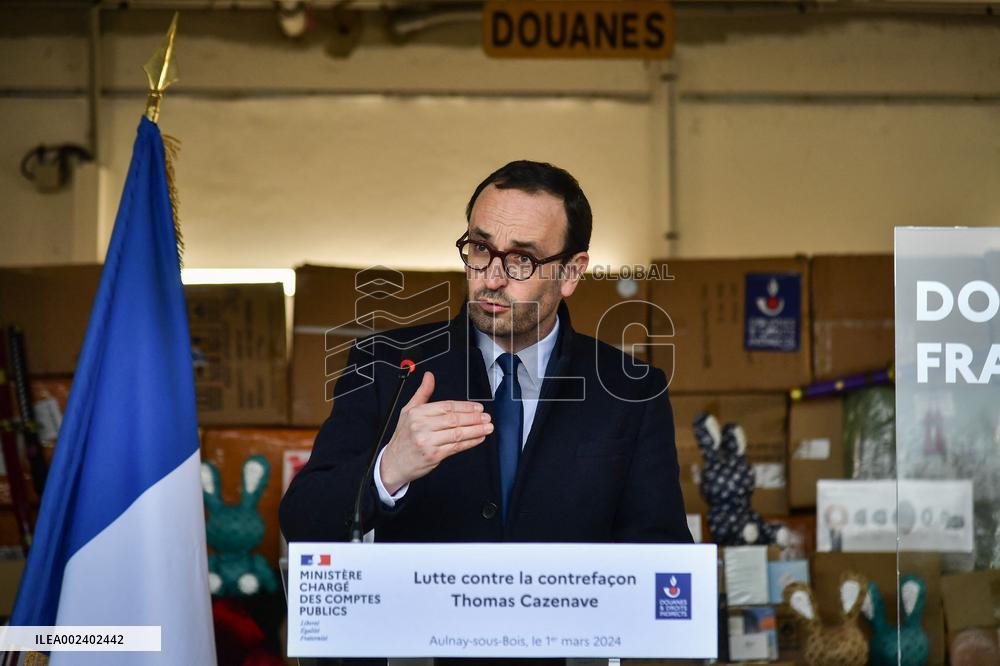 Thomas Cazenave Visits The Interior Surveillance Brigade - Aulnay-Sous-Bois