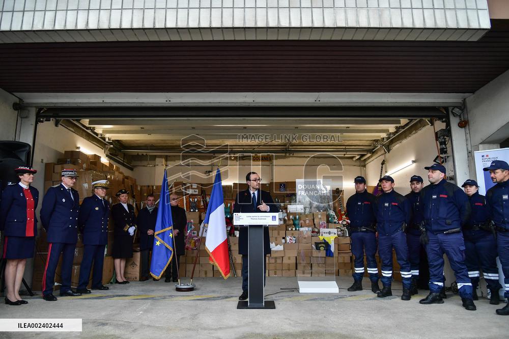 Thomas Cazenave Visits The Interior Surveillance Brigade - Aulnay-Sous-Bois