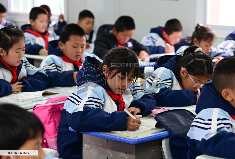 CHINA-QINGHAI-QUAKE-AFFECTED AREA-SCHOOL-NEW SEMESTER (CN)