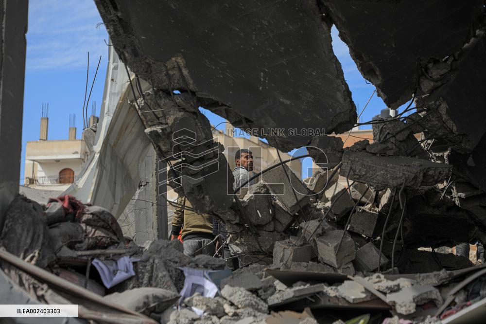 MIDEAST-GAZA-RAFAH-ISRAEL-AIRSTRIKE-AFTERMATH