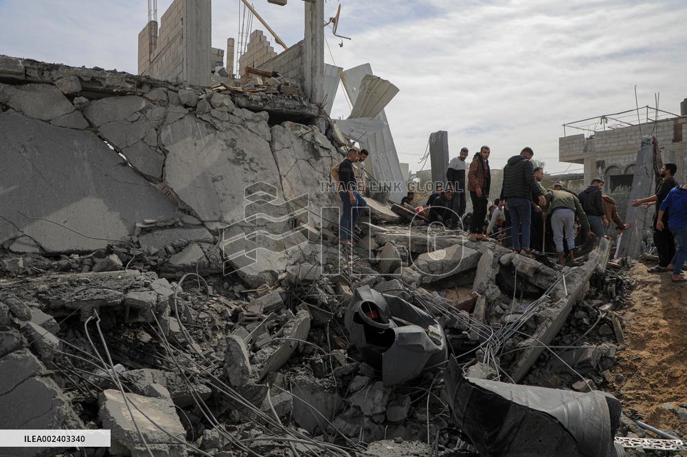 MIDEAST-GAZA-RAFAH-ISRAEL-AIRSTRIKE-AFTERMATH