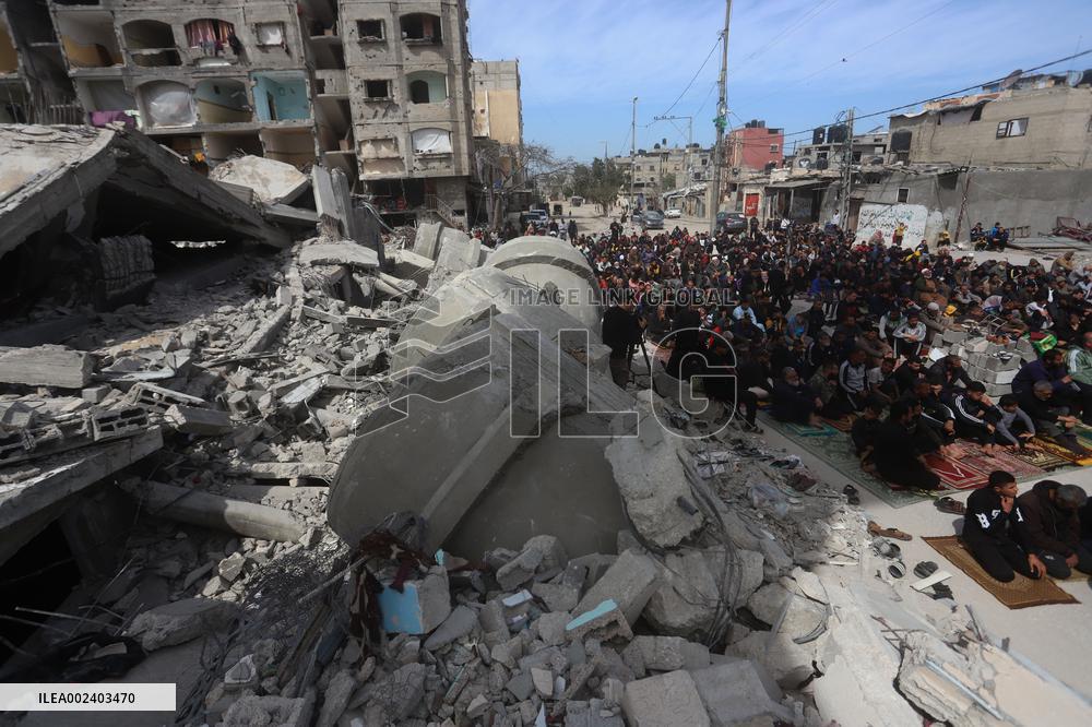 MIDEAST-GAZA-RAFAH-FRIDAY PRAYERS