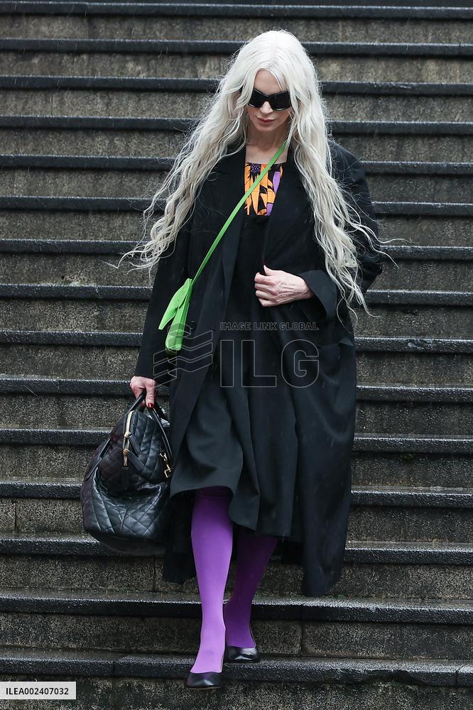 PFW - Vivienne Westwood Womenswear Fall/Winter 2024-2025 - Arrivals NB