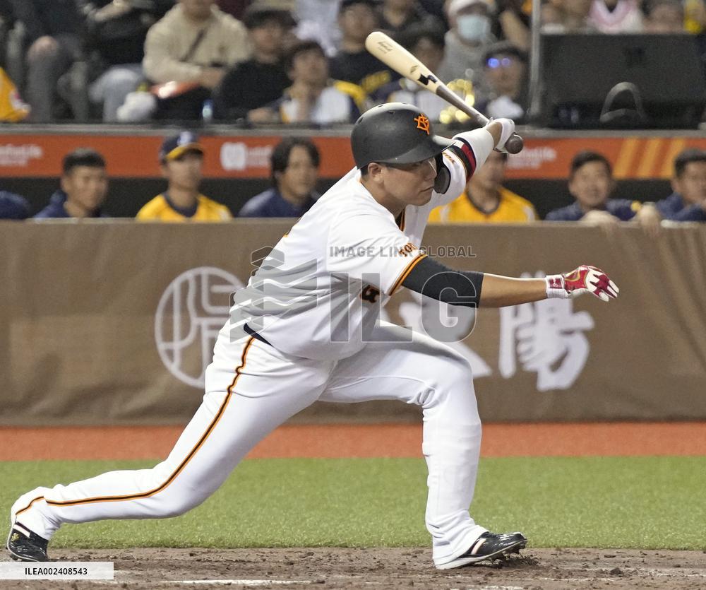 Baseball: Giants-CTBC Brothers friendly