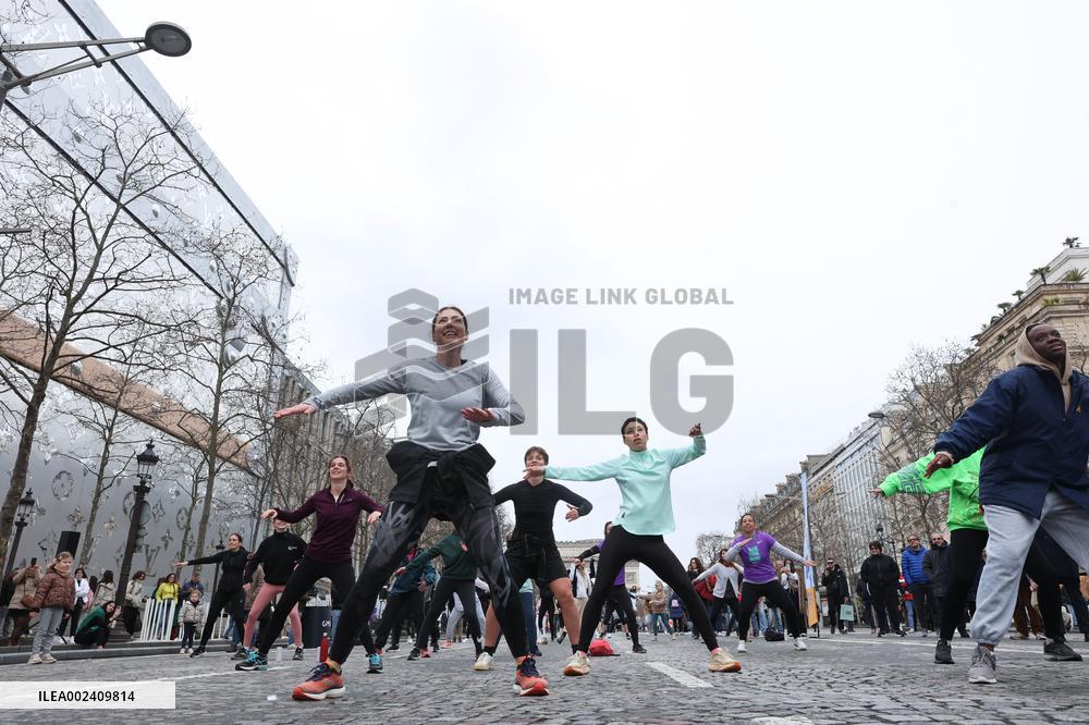 Sportswomen are gaining ground, a day of sports on the Champs-Elysees - Paris