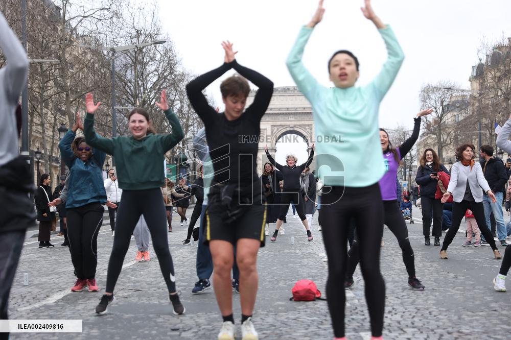 Sportswomen are gaining ground, a day of sports on the Champs-Elysees - Paris