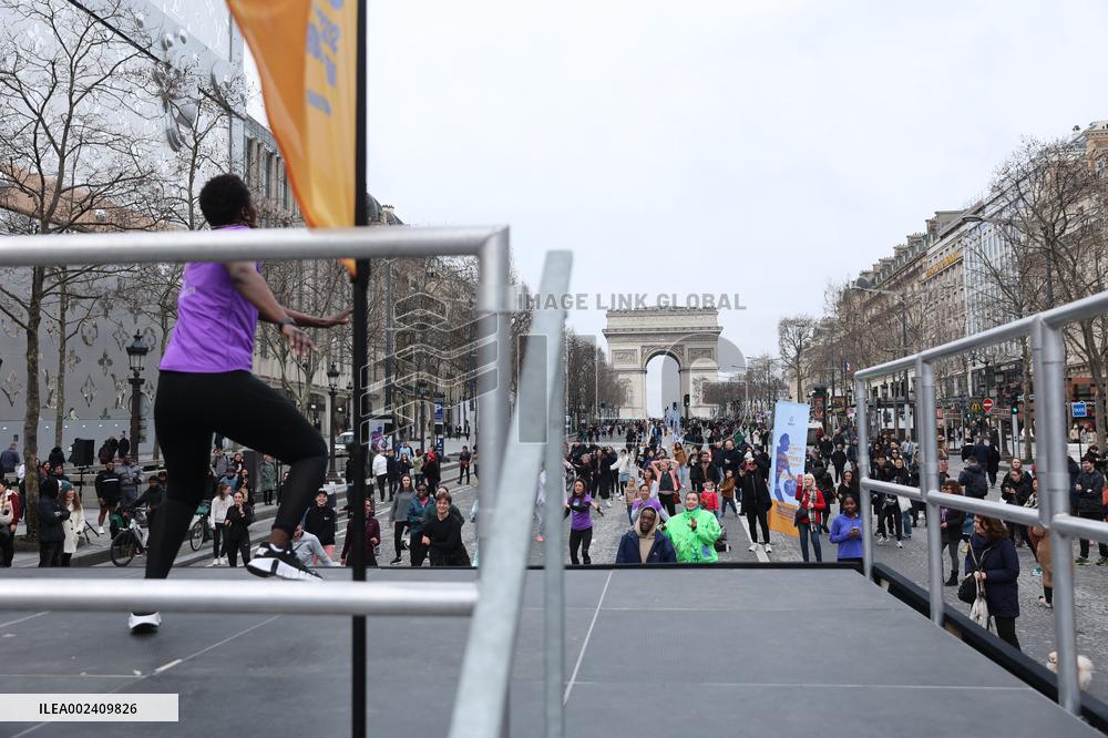 Sportswomen are gaining ground, a day of sports on the Champs-Elysees - Paris