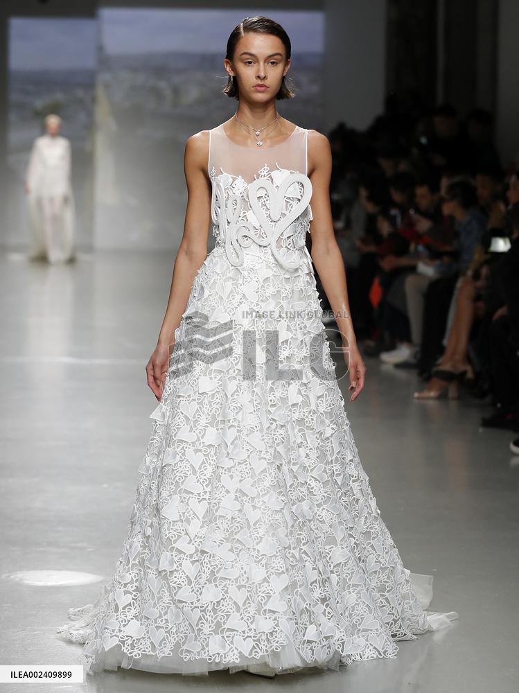 PFW Vivienne Tam Runway