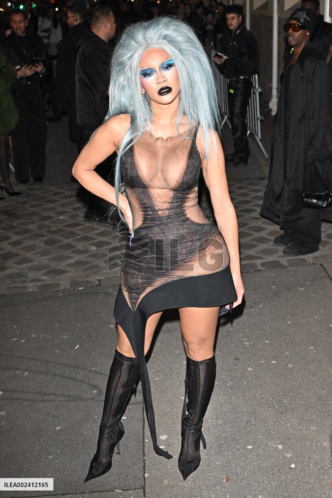 PFW Mugler Outside Arrivals