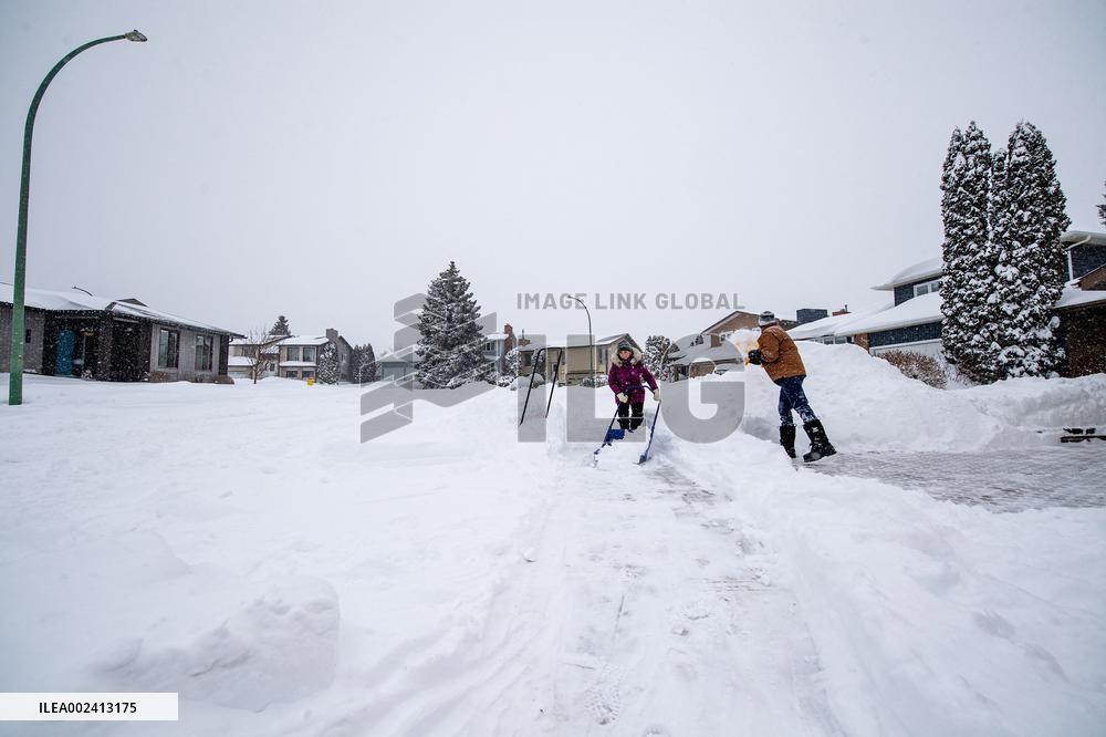 Winter Storm Prompts Warnings To Stay Off Roads - Saskatchewan