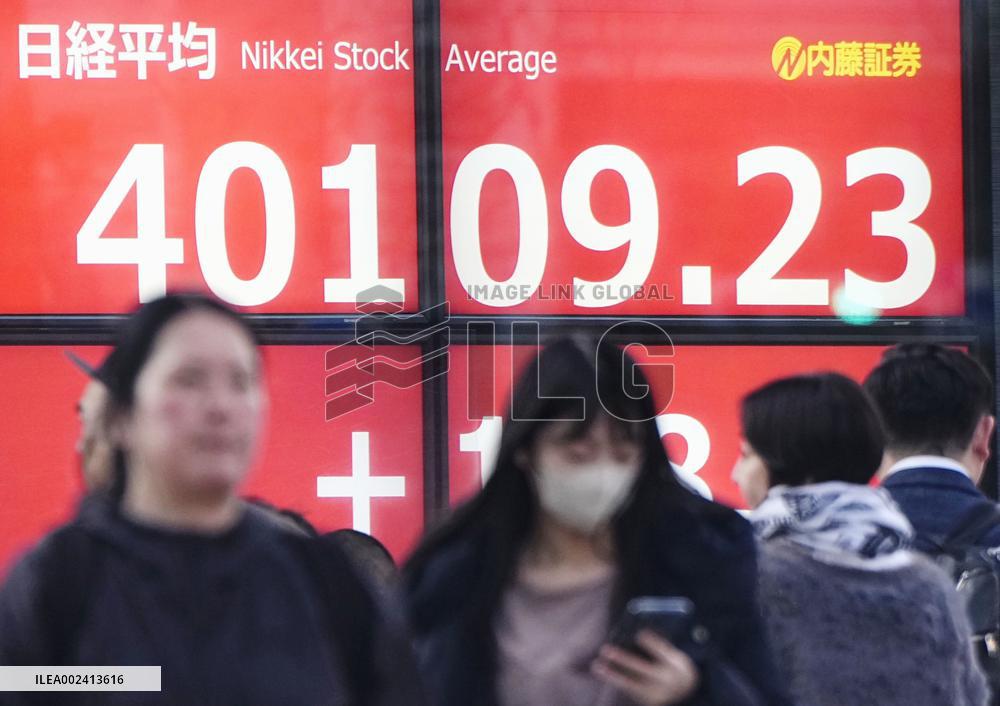 Nikkei ends above 40,000