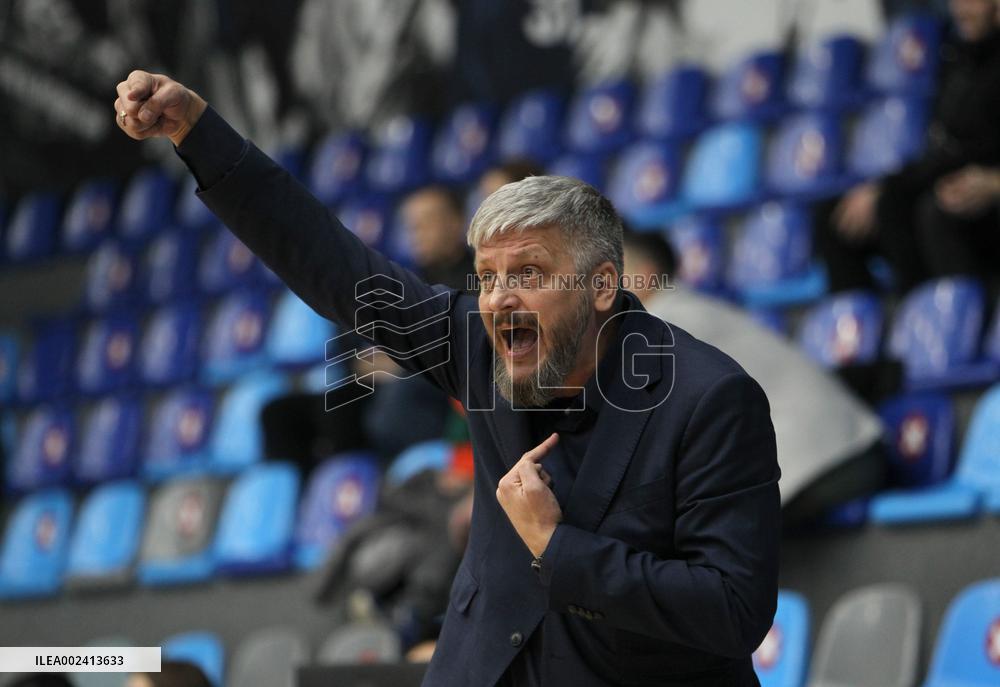 Cherkaski Mavpy 80-75 Kryvbas in Ukrainian Basketball Cup match in Dnipro